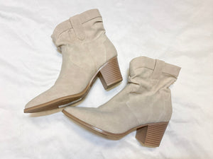 Boots Womens 9 *