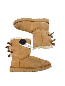 Uggs Boots Womens 7 *