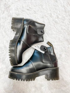 Dr Martens Boots Womens 9 *