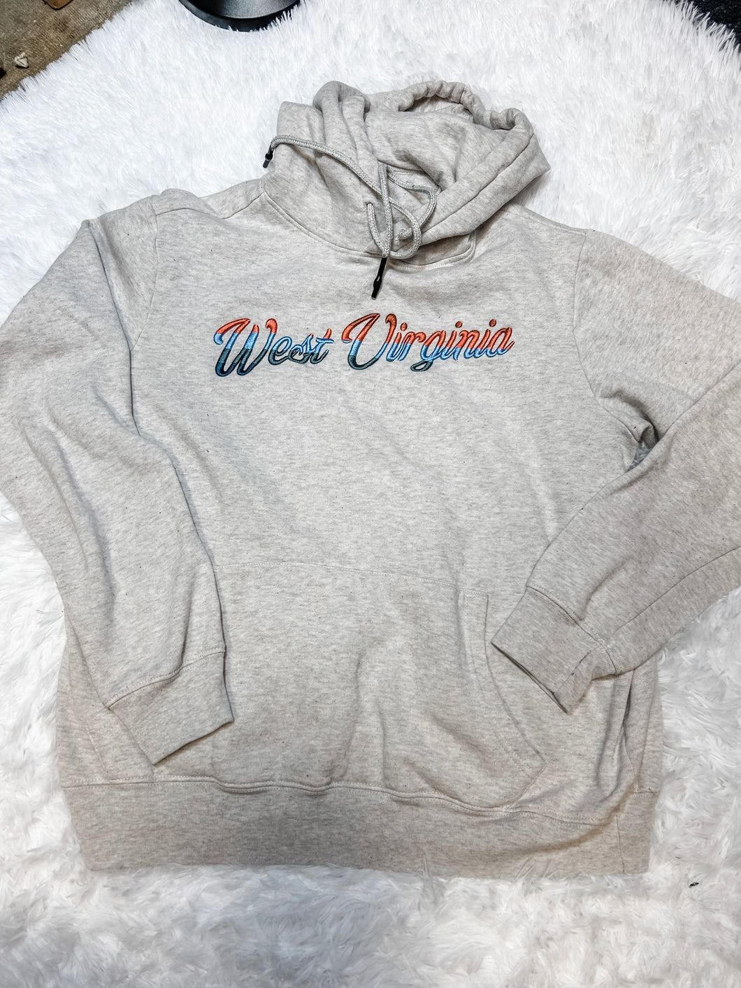 WVU Sweatshirt Size Medium M0545 - Plato's Closet Morgantown, WV