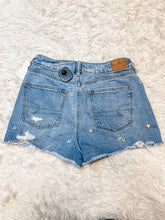 Load image into Gallery viewer, American Eagle Shorts Size 2  *
