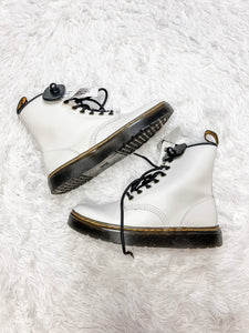 Dr Martens Boots Womens 6 *